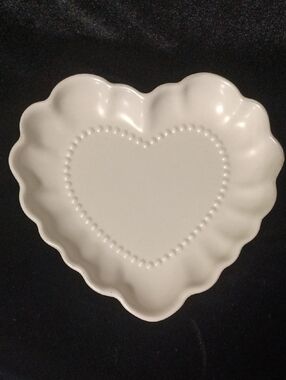 Set Of 4 Crofton Cream Heart-Shaped Plate